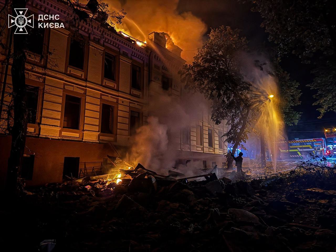 Наслідки пожеж і влучань у Києві внаслідок нічної атаки 19 липня 2026 року, робота підрозділів ДСНС