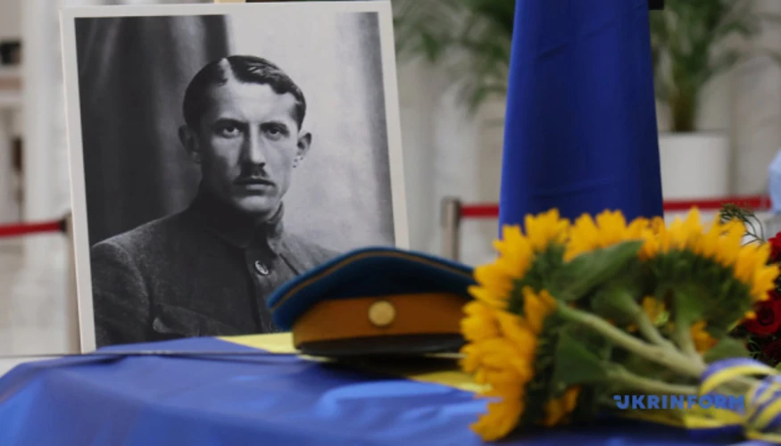 Панахида за Євгеном Коновальцем у Патріаршому соборі Воскресіння Христового УГКЦ у Києві 16 серпня 2026 року: домовина