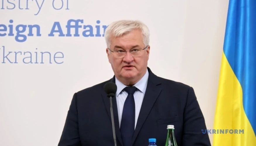 Прапори Угорщини та Європейського Союзу на вулиці Будапешта