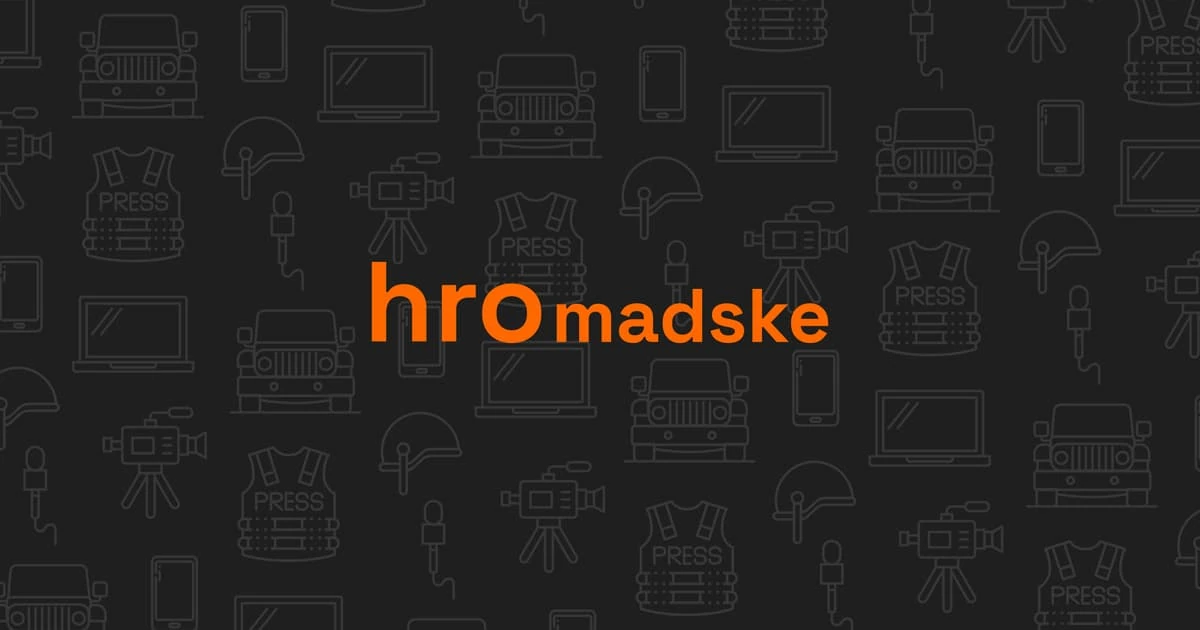 Рятувальники та медики біля пошкоджених вагонів на станції Підзамче у Львові після зіткнення дизель-поїзда з електровозом.